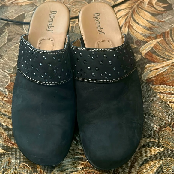 “BJORNDAL” studded slip proof clogs . Super cute for medical field - Picture 2 of 6